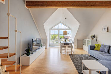 Bezaubernde 2,5-Zimmer Dachgeschoss Wohnung 
