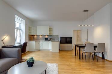 Sonnige Altbauwohnung, Nähe Bordeauxplatz