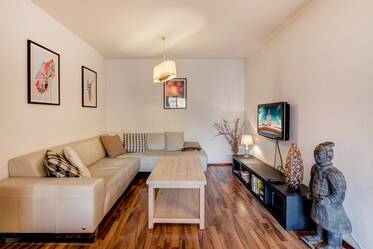 Parkstadt Schwabing: Schöne möblierte 2-Zimmer-Wohnung, sehr ruhig 