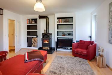 Moderne, großzügige Wohnung mit Kamin 
