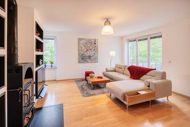 Moderne, großzügige Wohnung mit Kamin 