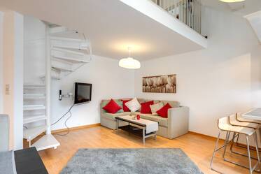 Helle möblierte Galerie-Wohnung am südlichen Stadtrand von München