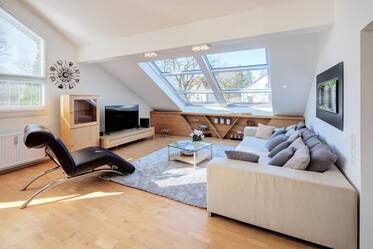 Helle Dachgeschosswohnung zur Miete in Gräfelfing