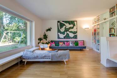Helles Einfamilienhaus mit Garten und Terasse