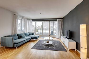 Guter Grundriss, mit Balkon: Wohnung auf Zeit
