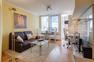 Möbliertes 1,5-Zimmer-Apartment mit Balkon