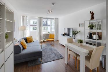 Nähe Rotkreuzplatz: Apartment mit Balkon 