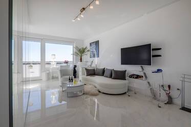 Design Singleapartment mit Stadt- und Alpenpanorama 