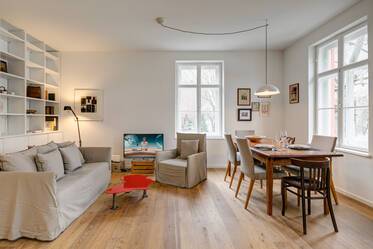 Altbauwohnung in Bestlage, Nähe Nymphenburger Schloss 