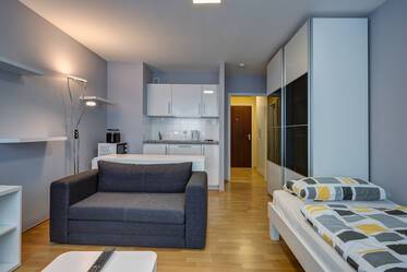 Voll möbliertes Apartment mit Balkon