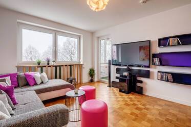 Helle 2-Zimmer Wohnung, direkt an der U-Bahn Haltestelle 