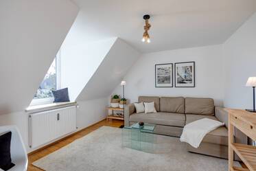Helle Dachgeschosswohnung in Nymphenburg