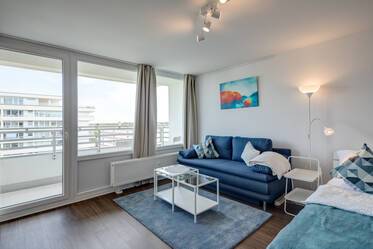 Neuwertig möbliertes Apartment mit Balkon