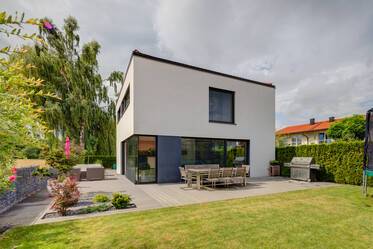 Modernes, möbliertes 4,5-Zi. Haus mit freiem Blick