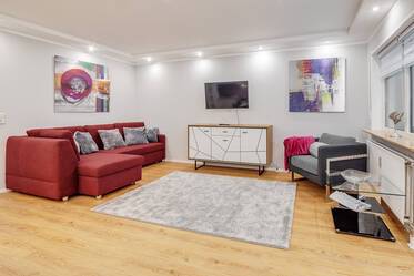 Möblierte Wohnung mit Loggia und Gartenblick