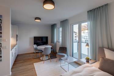 Stilvoll möbliertes Apartment mit Balkon