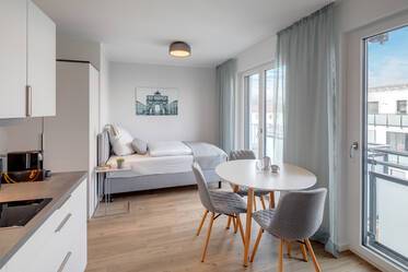 Stilvoll möbliertes Apartment mit Balkon