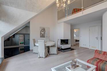 Galeriewohnung mit Kamin und Balkon, in Pullach