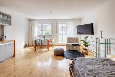 Helle, möblierte Wohnung in Trudering