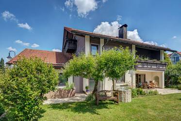 Freistehendes Haus mit großem Garten