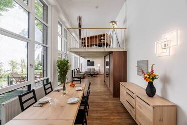 Lichtdurchflutete Galeriewohnung mit Terrasse