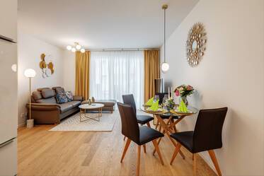 Lichtdurchflutete 2-Zimmer Wohnung in Bogenhausen