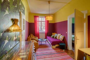 Individuell möblierte 2-Zimmer-Altbauwohnung