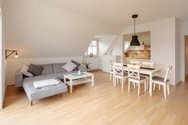  Helle Dachgeschosswohnung in Lerchenau