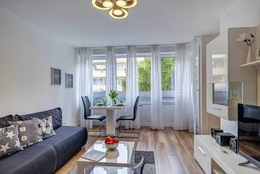 Im Rückgebäude, mit Balkon