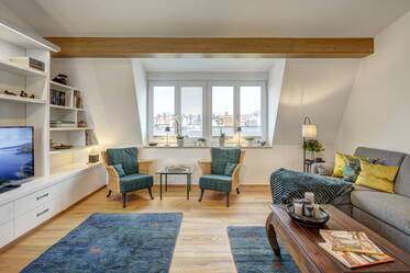 Dachgeschosswohnung mit Blick über die Dächer Münchens