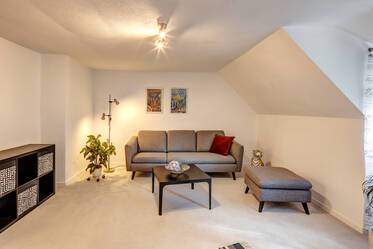 Schöne möblierte Dachgeschosswohnung in Germering