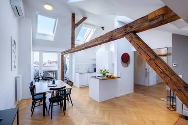 Schicke Dachgeschosswohnung in Bestlage