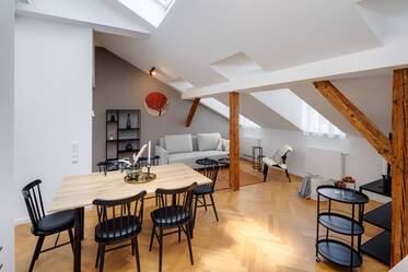 Stilvoll eingerichtete Dachgeschosswohnung 