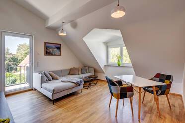 Sehr schöne möblierte Dachgeschosswohnung in Trudering