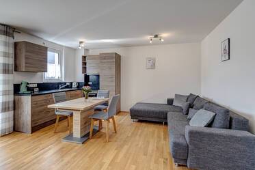 Neuwertig möblierte 2-Zi Wohnung im Ortskern von Parsdorf