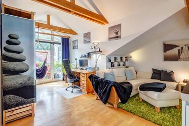 Helle, möblierte Dachgeschosswohnung in Eching