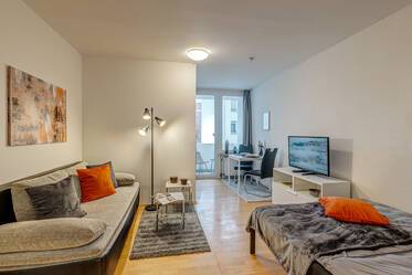 Helles Apartment mit Balkon nähe BMW 