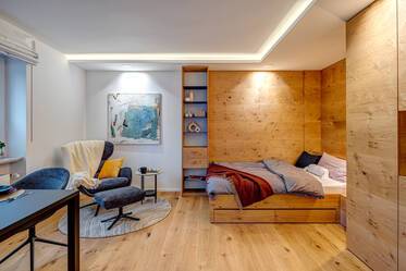 Komplett neu renoviertes Apartment mit Schreiner-Einbaumöbel 
