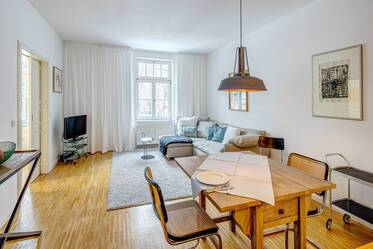 Schöne, neuwertige Altbauwohnung in gefragter Lage