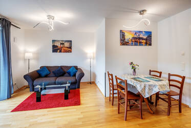 2 Schlafzimmer, 2 Bäder, 2 Balkone
