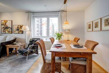 Direkt am Olympiapark gelegen, Südbalkon und Loggia 