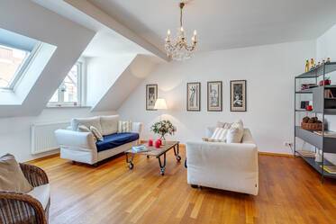 Altstadt-Lehel: Helle Dachgeschosswohnung 