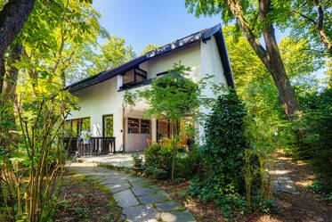 Sehr schönes 5,5 Zimmer Einfamilienhaus mit idyllischem Garten
