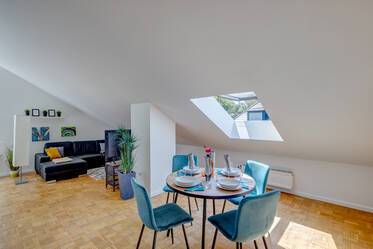 Möblierte Dachgeschosswohnung - schön und hell eingerichtet