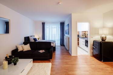 Moosach: Neu möblierte Wohnung im Erdgeschoss