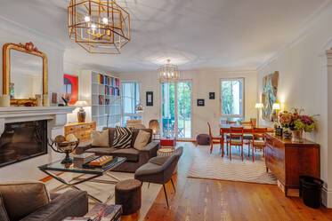 Edle Maisonettewohnung mit gemütlichem Garten in Alt-Solln 