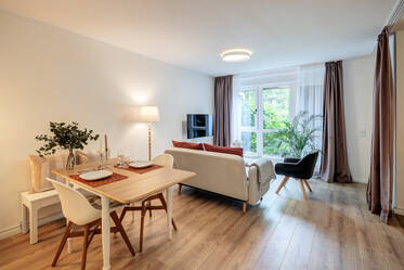 Modernisiertes Apartment mit uneinsehbarer Terrasse 