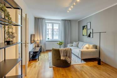 Stilvoll, in bester Lage und neuwertig möbliert