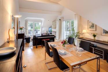 Sonnige und großzügige Dachgeschosswohnung, 2 Balkone