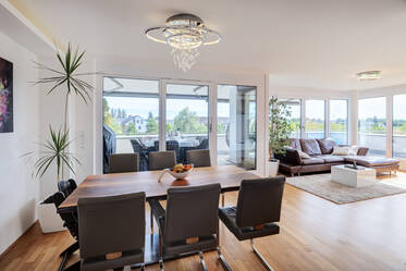 Exklusive Penthousewohnung mit See- &amp; Parkblick